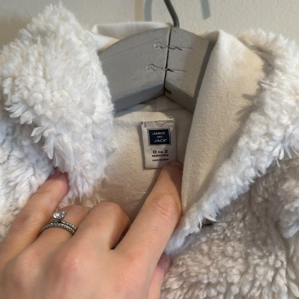 Janie & Jack Baby Faux-Fur‎ Hooded Ivory bunter W/Snap Closure Sz 0-3 months